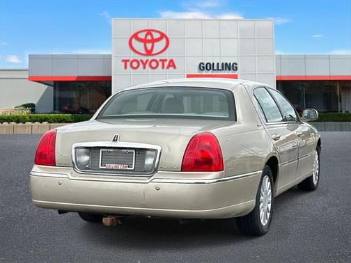 2005 Lincoln Town Car Signature