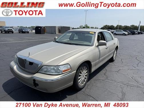 2005 Lincoln Town Car Signature