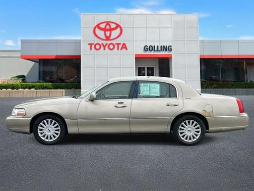 2005 Lincoln Town Car Signature