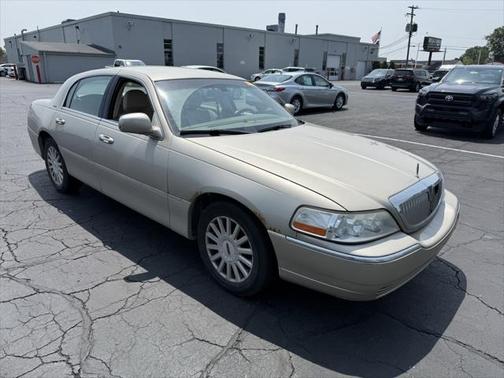 2005 Lincoln Town Car Signature