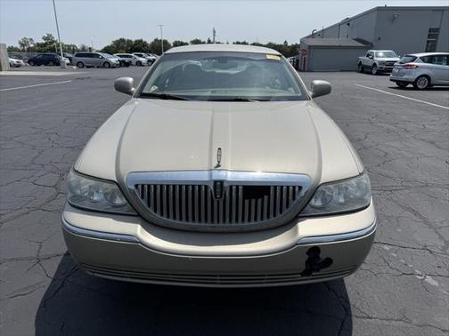 2005 Lincoln Town Car Signature