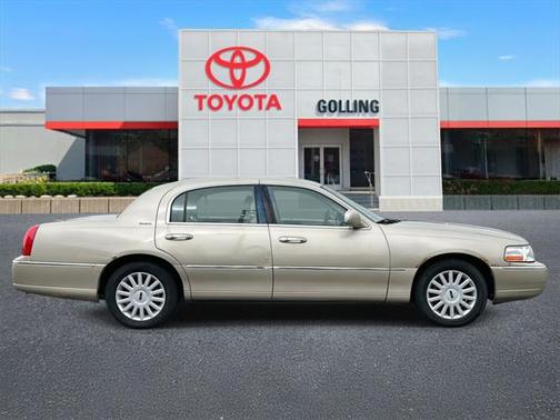 2005 Lincoln Town Car Signature