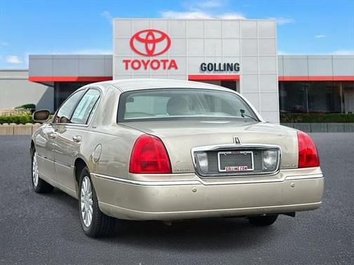 2005 Lincoln Town Car Signature