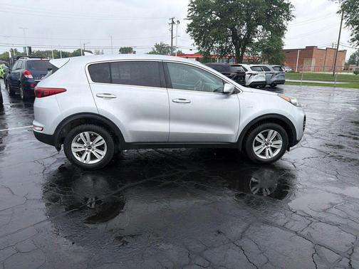 Sparkling Silver 2018 Kia Sportage LX
