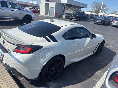 Halo 2023 Toyota GR86 Premium