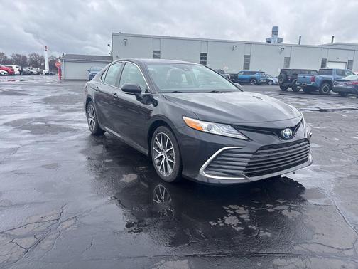 2024 Toyota Camry Hybrid XLE