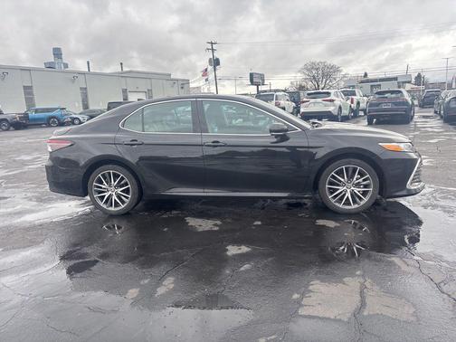 2024 Toyota Camry Hybrid XLE