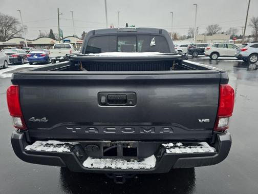 2022 Toyota Tacoma SR