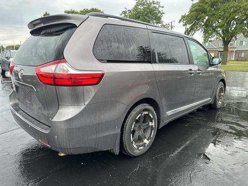 2016 Toyota Sienna XLE