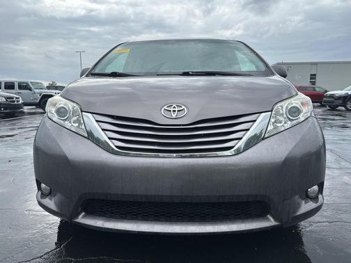 2016 Toyota Sienna XLE