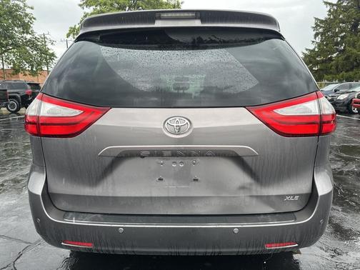2016 Toyota Sienna XLE