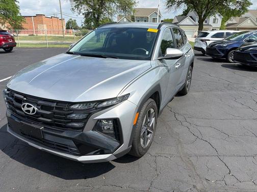 Shimmering Silver 2025 Hyundai TUCSON SEL