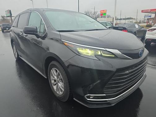 2024 Toyota Sienna XLE