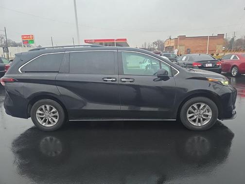 2024 Toyota Sienna XLE