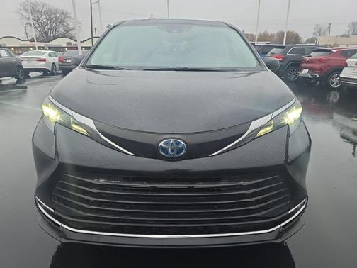 2024 Toyota Sienna XLE