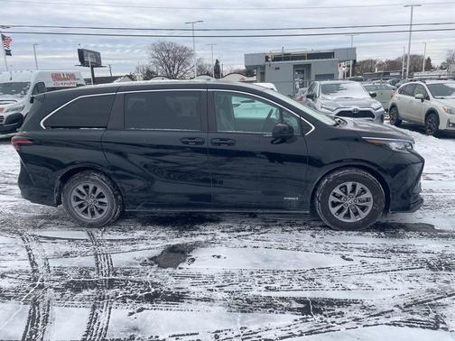 2021 Toyota Sienna LE