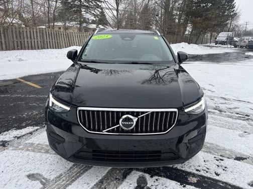 2025 Volvo XC40 B5 Core Bright Theme
