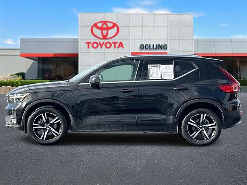 2025 Volvo XC40 B5 Core Bright Theme