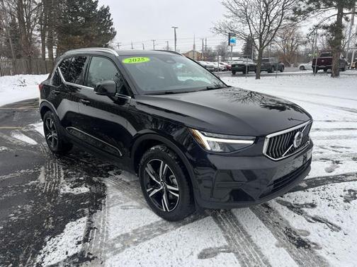 2025 Volvo XC40 B5 Core Bright Theme