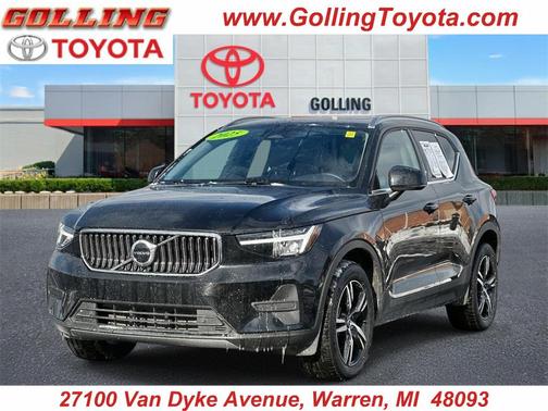 2025 Volvo XC40 B5 Core Bright Theme