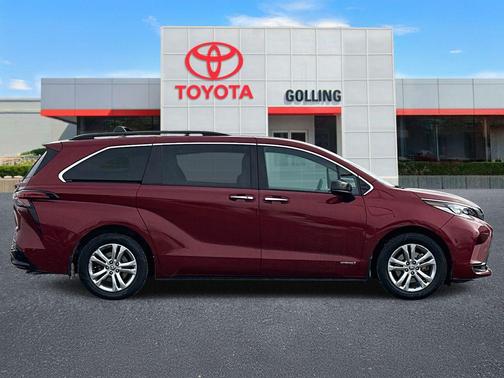 2021 Toyota Sienna XSE 7 Passenger