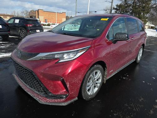 2021 Toyota Sienna XSE 7 Passenger