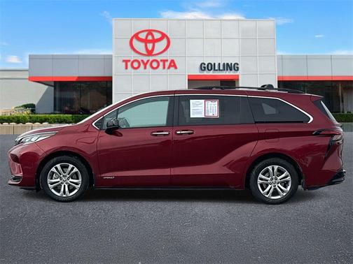 2021 Toyota Sienna XSE 7 Passenger
