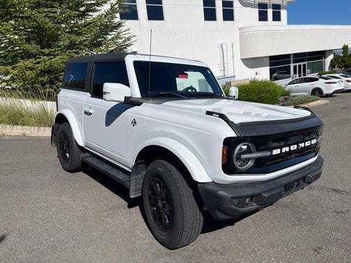Oxford White 2022 Ford Bronco Outer Banks
