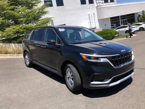 Aurora Black Pearl 2024 Kia Carnival LX