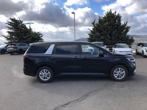 Aurora Black Pearl 2024 Kia Carnival LX