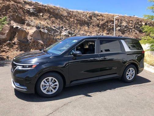 Aurora Black Pearl 2024 Kia Carnival LX