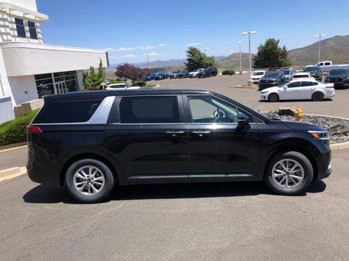 Aurora Black Pearl 2024 Kia Carnival LX