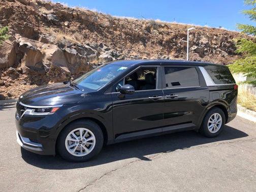 Aurora Black Pearl 2024 Kia Carnival LX