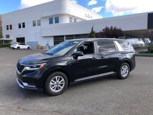 Aurora Black Pearl 2024 Kia Carnival LX