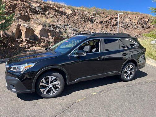Crystal Black Silica 2022 Subaru Outback Limited