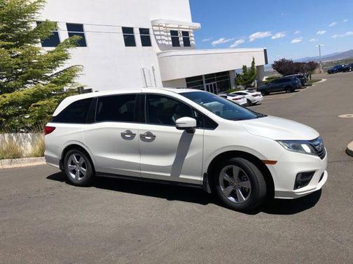 White Diamond Pearl 2019 Honda Odyssey EX-L