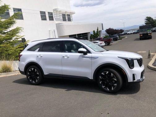 Glacial White Pearl 2024 Kia Sorento EX