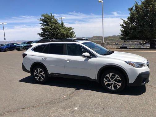 Crystal White Pearl 2022 Subaru Outback Limited XT