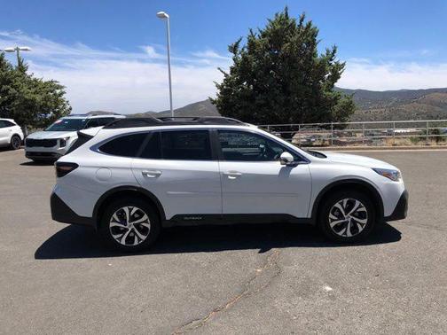 Crystal White Pearl 2022 Subaru Outback Limited XT