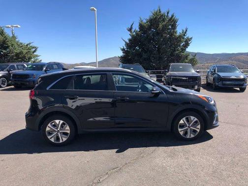Aurora Black Pearl 2022 Kia Niro EV EX