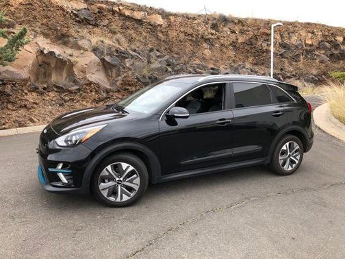 Aurora Black Pearl 2022 Kia Niro EV EX