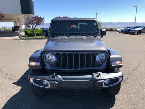 Granite Crystal Metallic Clearcoat 2024 Jeep Gladiator Sport S