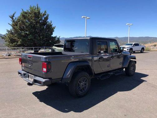 Granite Crystal Metallic Clearcoat 2024 Jeep Gladiator Sport S
