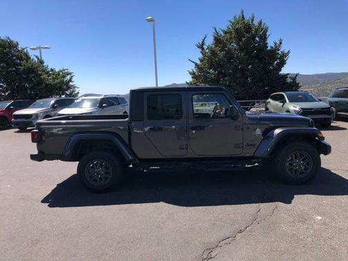 Granite Crystal Metallic Clearcoat 2024 Jeep Gladiator Sport S
