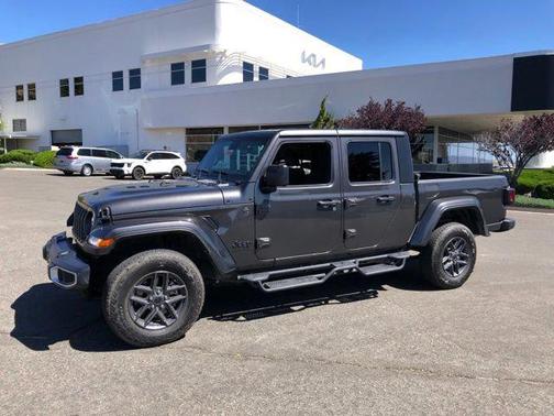 Granite Crystal Metallic Clearcoat 2024 Jeep Gladiator Sport S