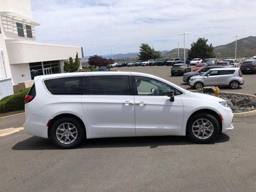 Bright White Clearcoat 2024 Chrysler Pacifica Touring L