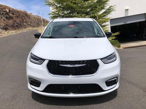 Bright White Clearcoat 2024 Chrysler Pacifica Touring L