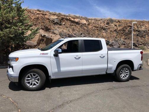Summit White 2023 Chevrolet Silverado 1500 LT