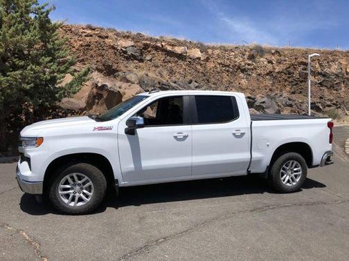 Summit White 2023 Chevrolet Silverado 1500 LT
