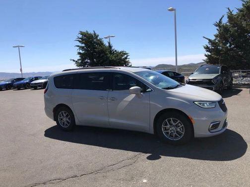 Luxury White Pearlcoat 2021 Chrysler Pacifica Touring